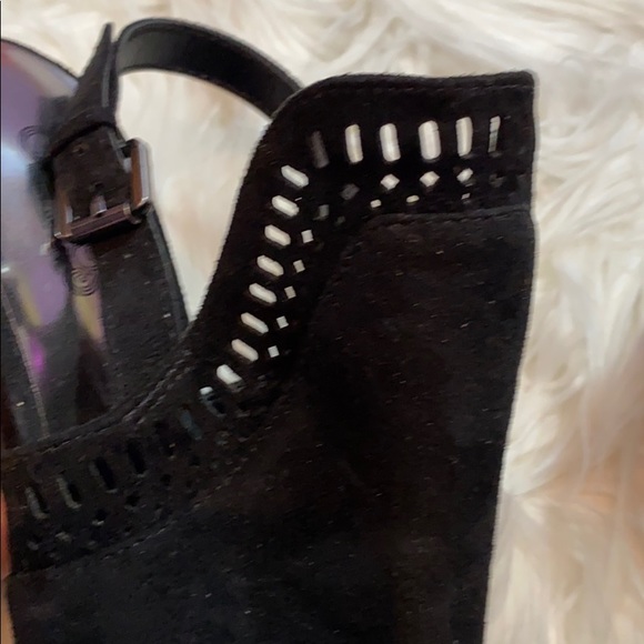 SOLD! Carlos Santana Suede Peep Toe Heeled Sandals - Picture 4 of 6